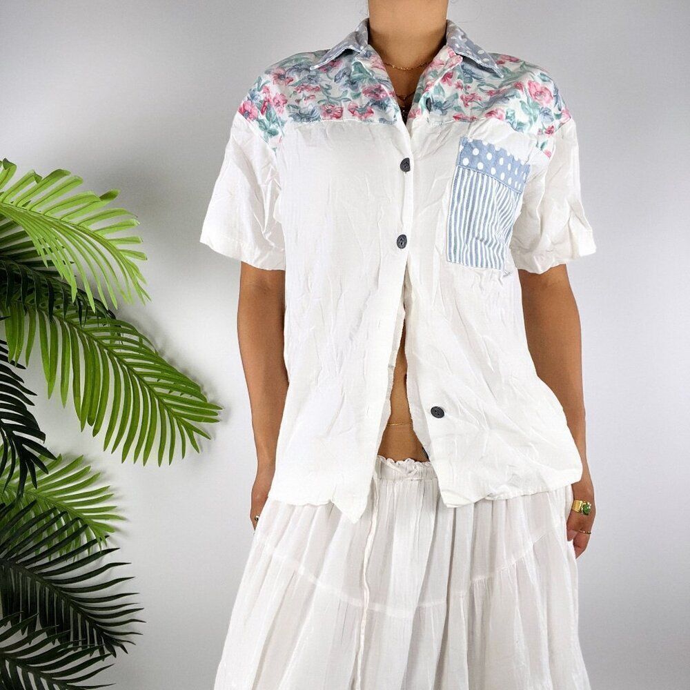 Vintage 90s White Floral Cottagecore Coastal Chic Soft Girl Button Up Shirt / S